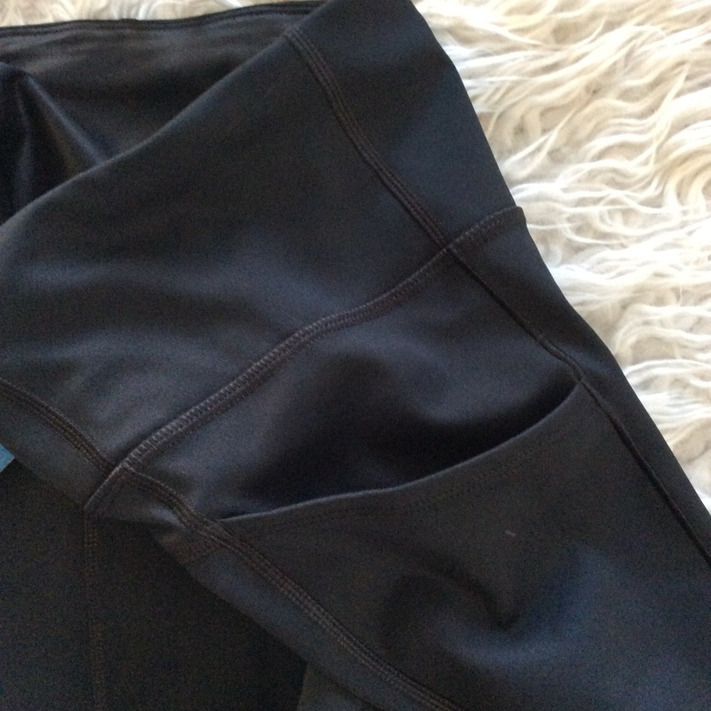 NWT Brooks Method 8” Short Tight - Picture 10 of 12